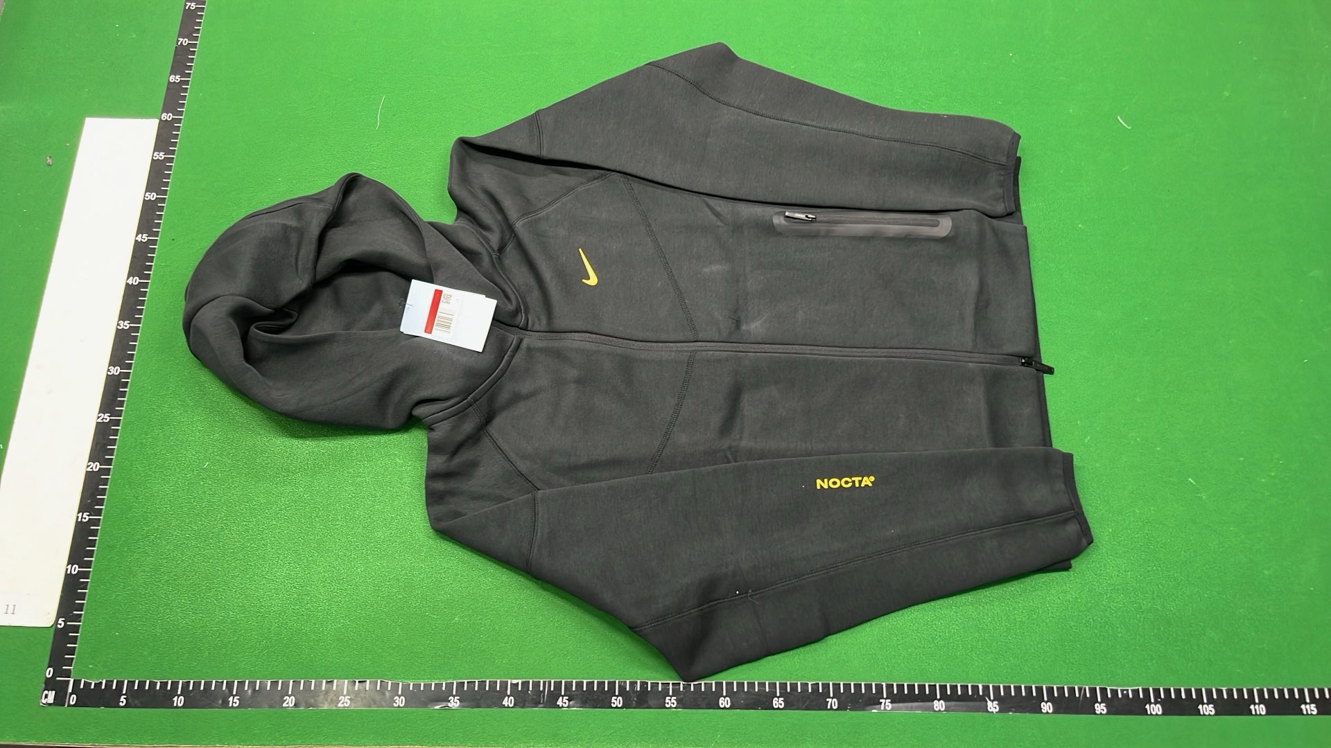 Nike Black Puffer Jacket with Hood and Zippered Pockets
