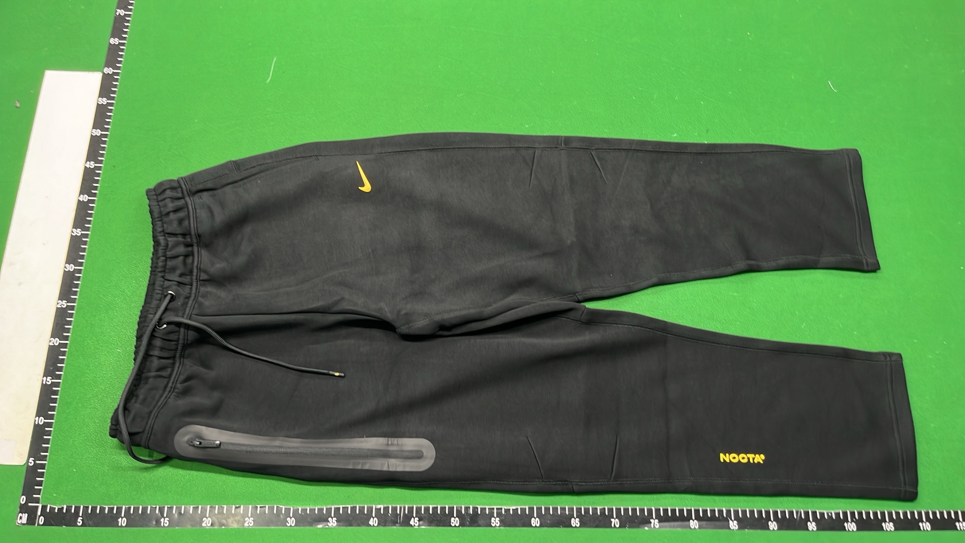 Nike Black Puffer Jacket with Hood and Zippered Pockets