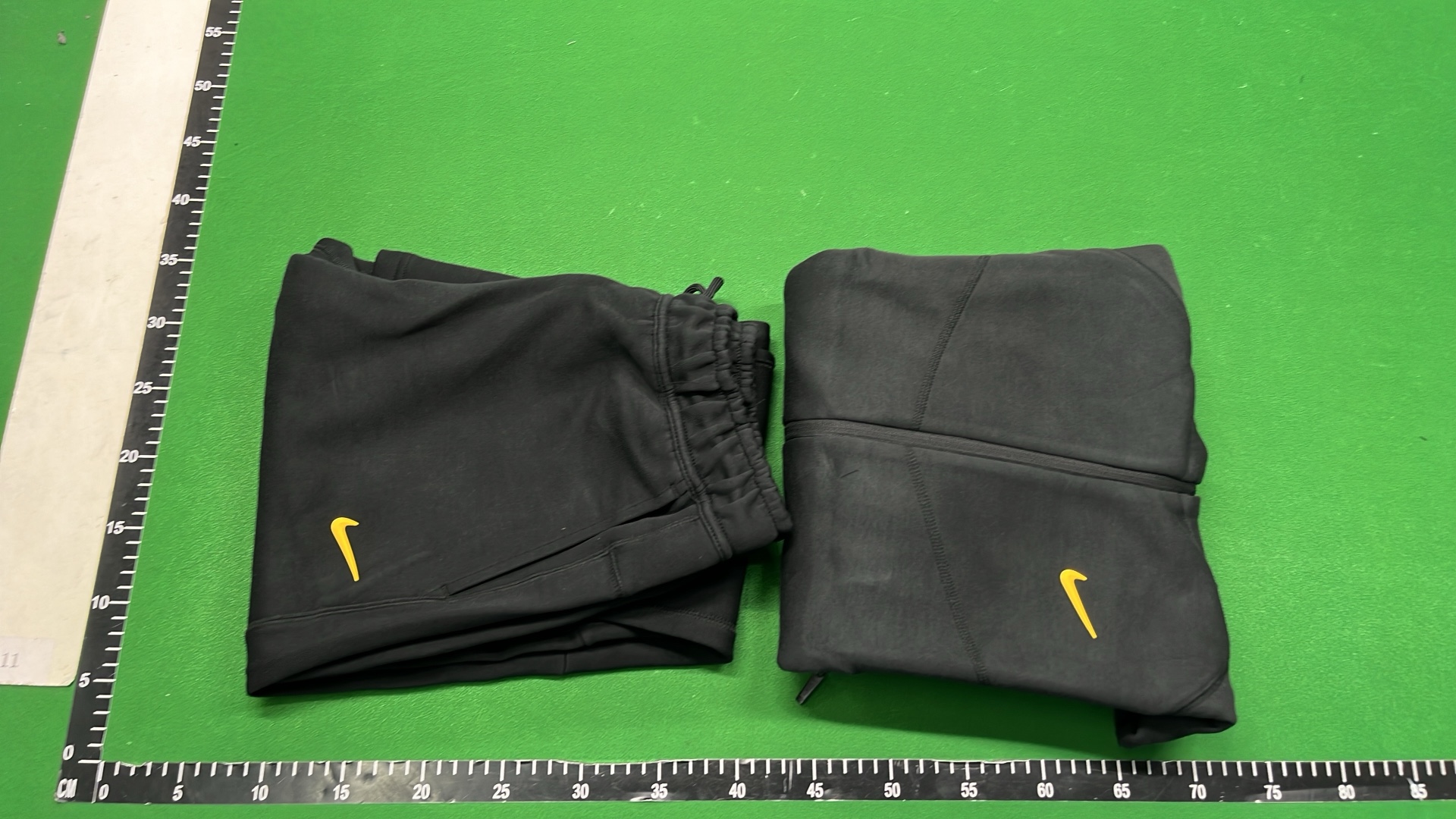 Nike Black Puffer Jacket with Hood and Zippered Pockets