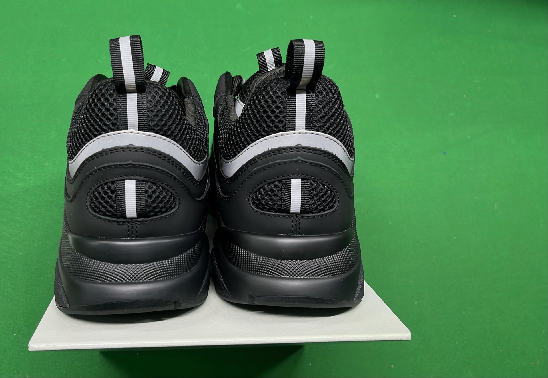 1:1 Batch DIOR B22 Shoes-1  in the Best OopBuy Spreadsheet QC photos