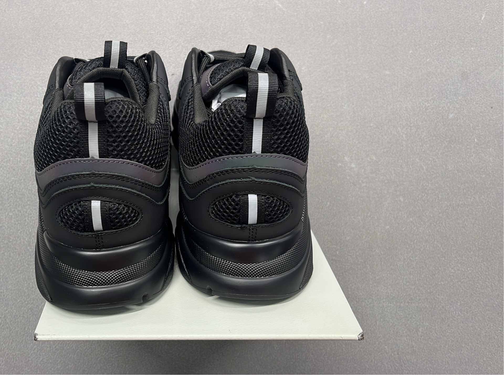 1:1 Batch DIOR B22 Shoes-1  in the Best OopBuy Spreadsheet QC photos