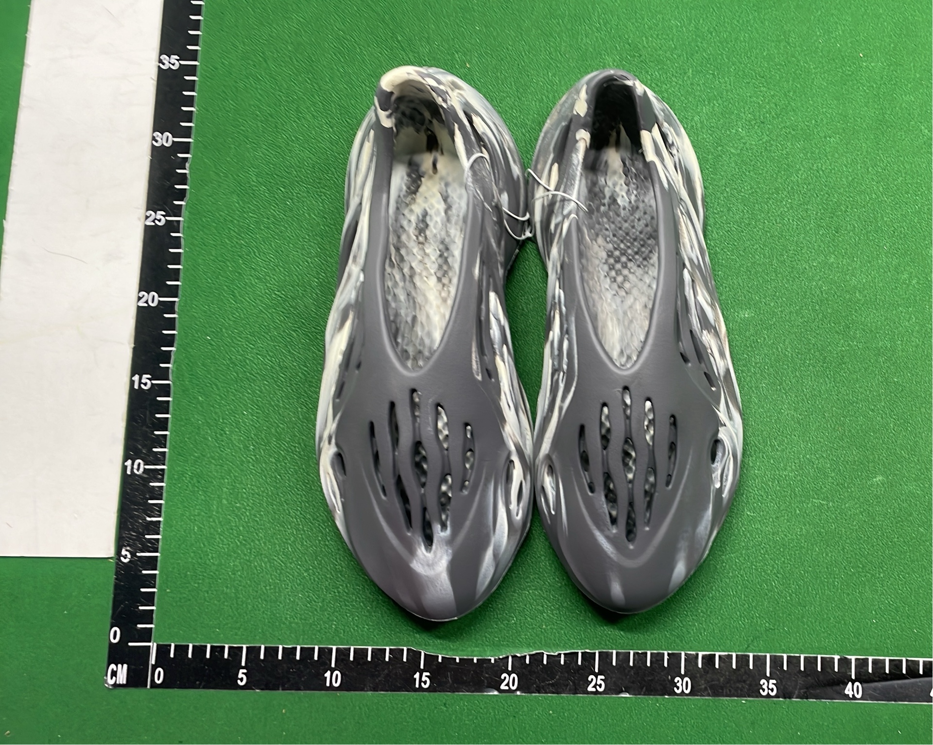 Yeezy Slide Sandals - Comfortable Lightweight Footwear