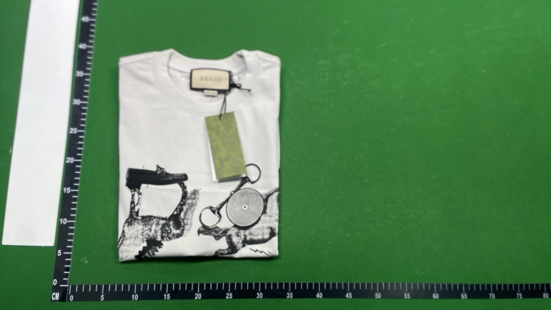 Gucci Logo T-Shirt for Men and Women