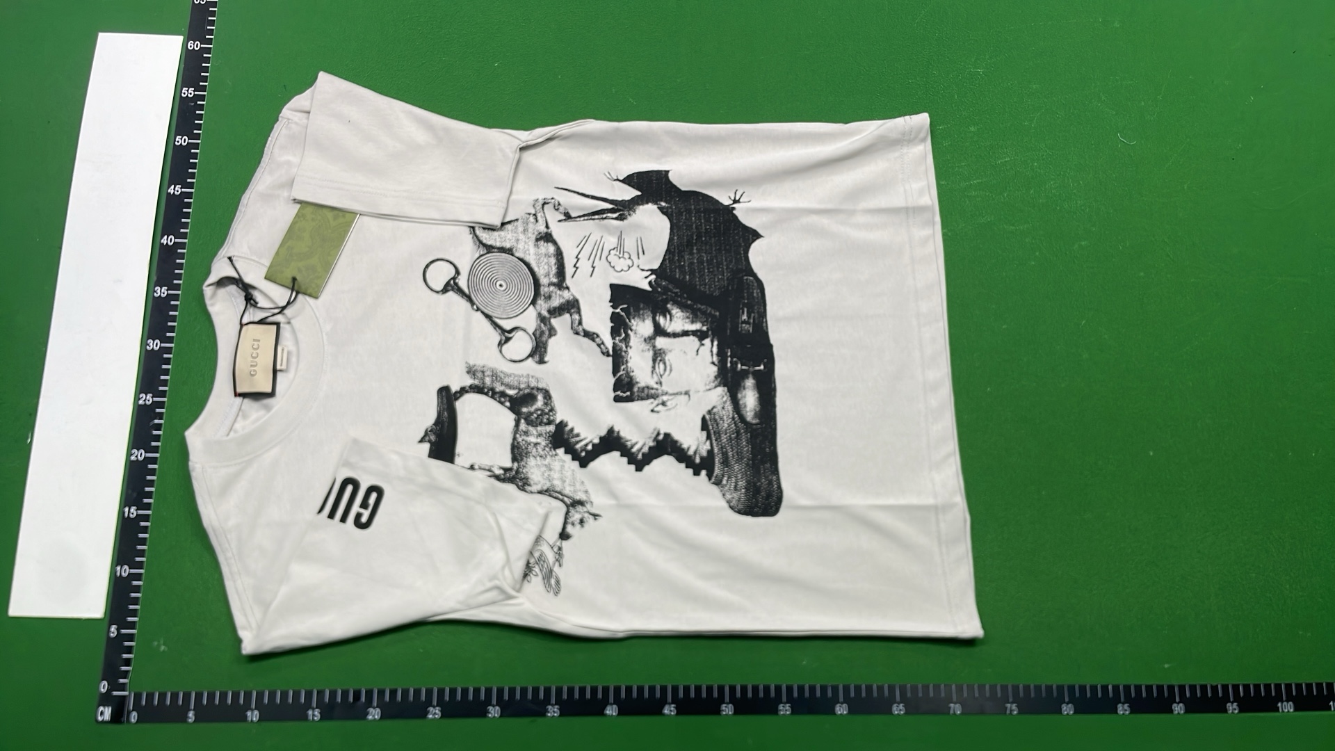 Gucci Logo T-Shirt for Men and Women