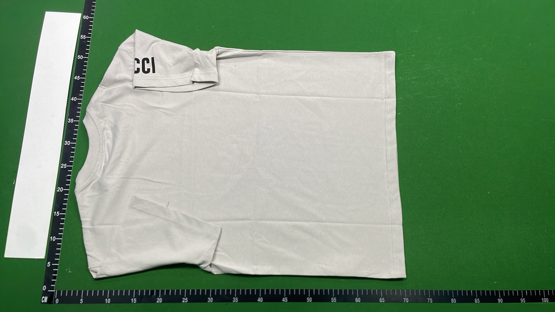 Gucci Logo T-Shirt for Men and Women