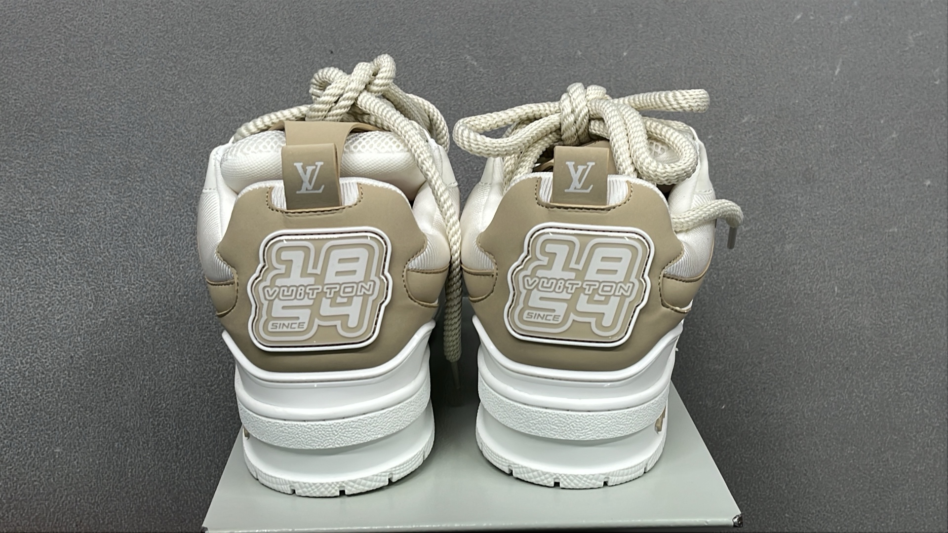 1:1 Batch LOUIS VUITTON shoes-1  in the Best OopBuy Spreadsheet QC photos