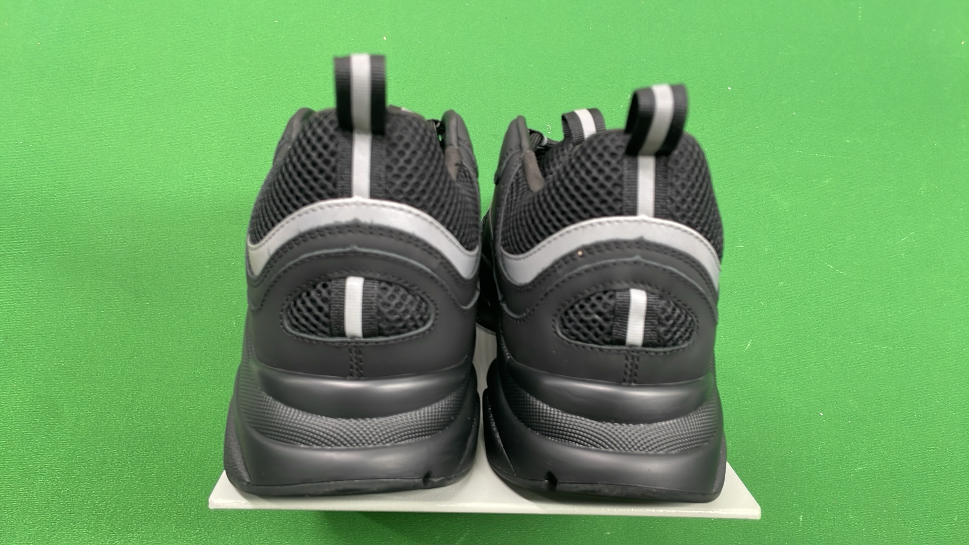1:1 Batch DIOR B22 Shoes-1  in the Best OopBuy Spreadsheet QC photos
