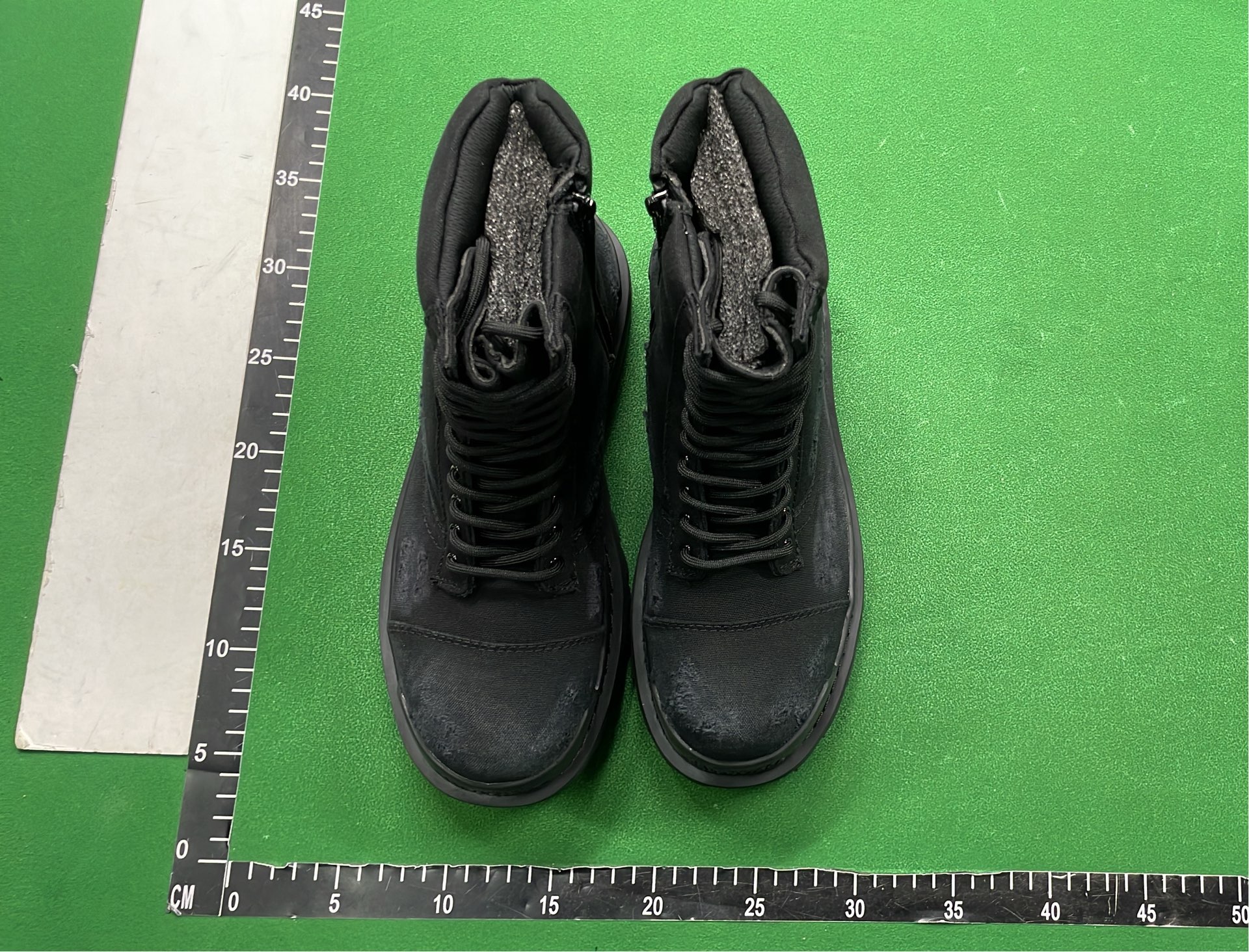Classic Black and Olive Green Combat Boots for Men and Women