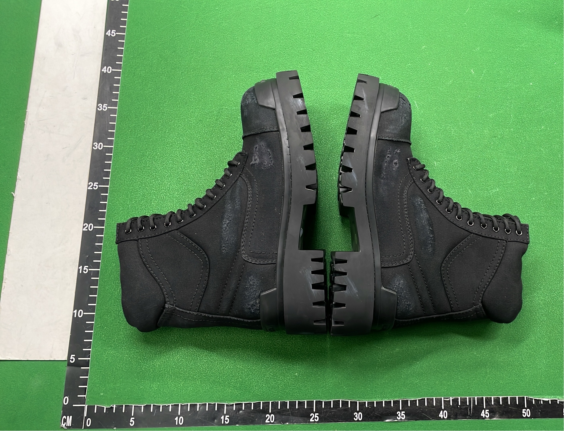 Classic Black and Olive Green Combat Boots for Men and Women