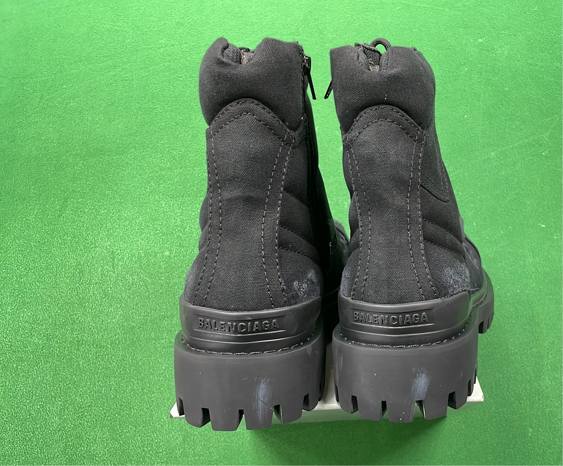 Classic Black and Olive Green Combat Boots for Men and Women