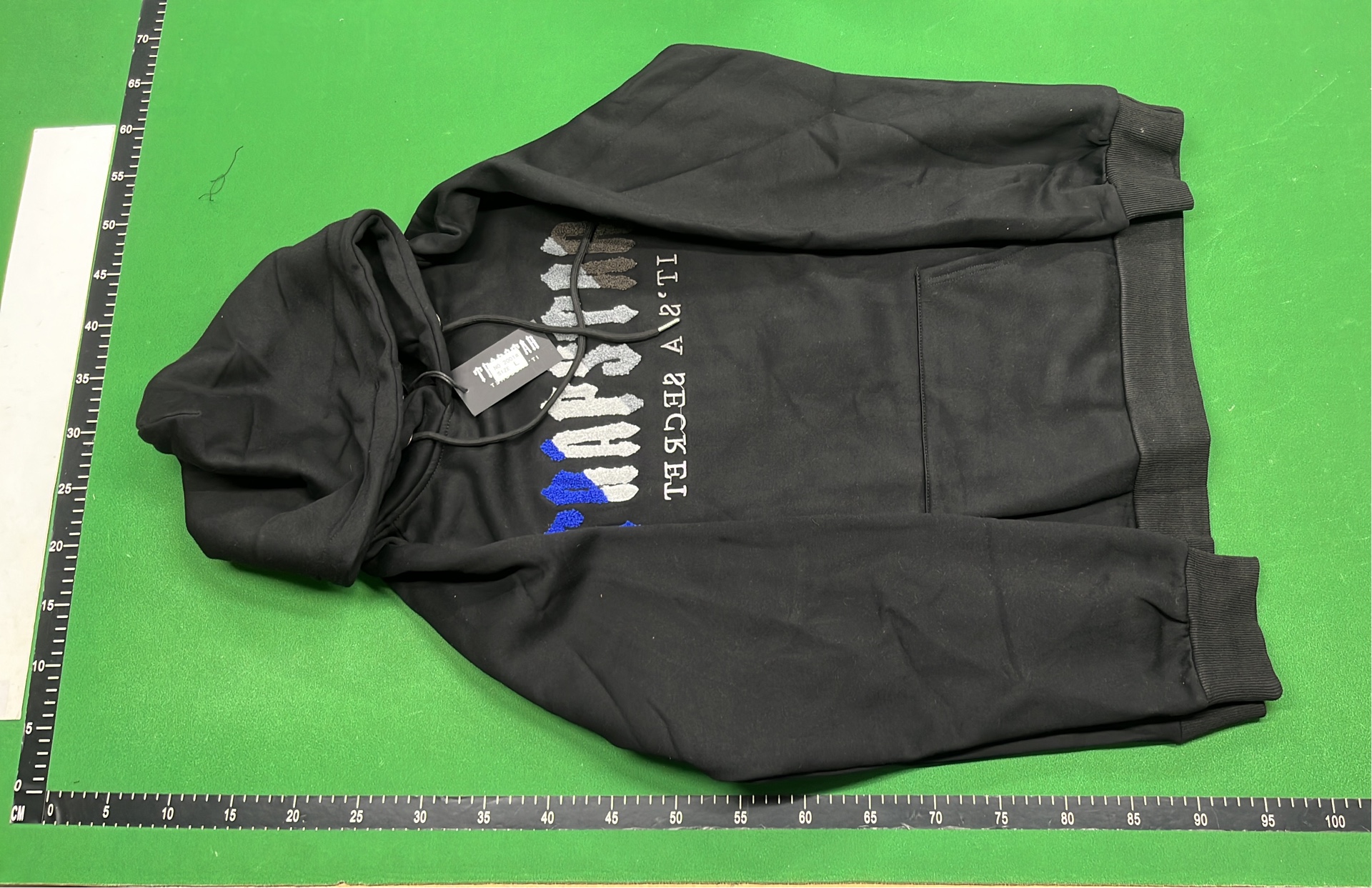 TRAPSTAR Hoodie & Pants Set - Fashionable Sweatshirt Tracksuit for Men and Women