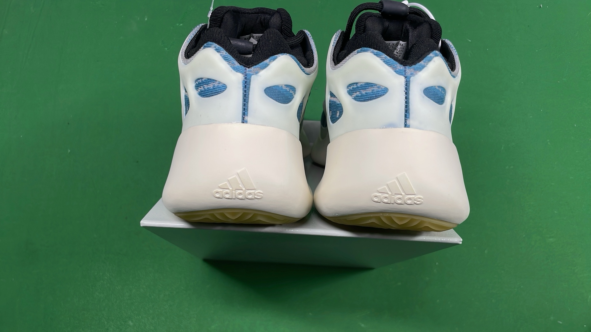YEEZY 700 V3 Shark Breeder S2 Edition Sneakers