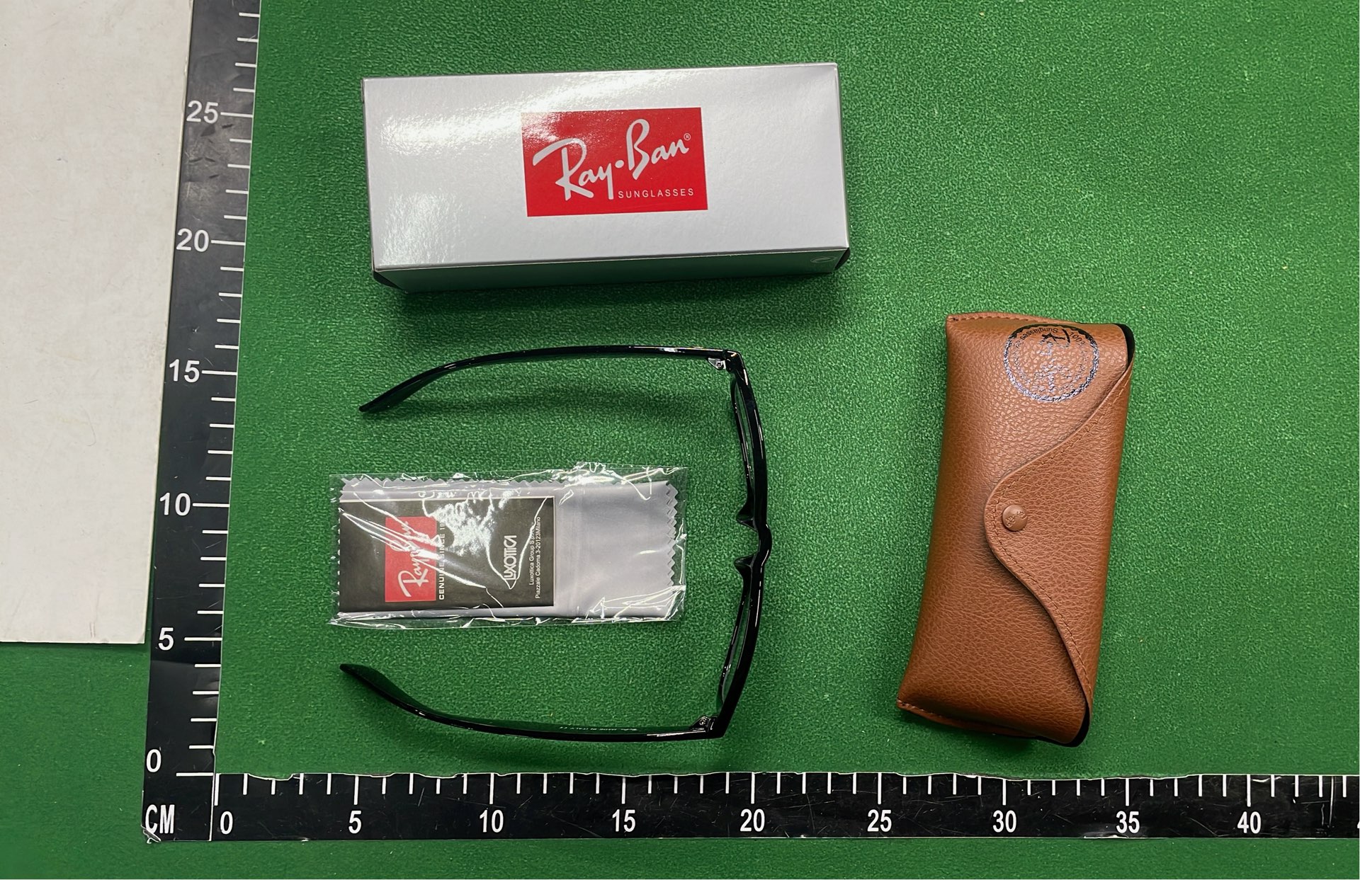 Ray-Ban Wayfarer Sunglasses Matte Black Classic Style