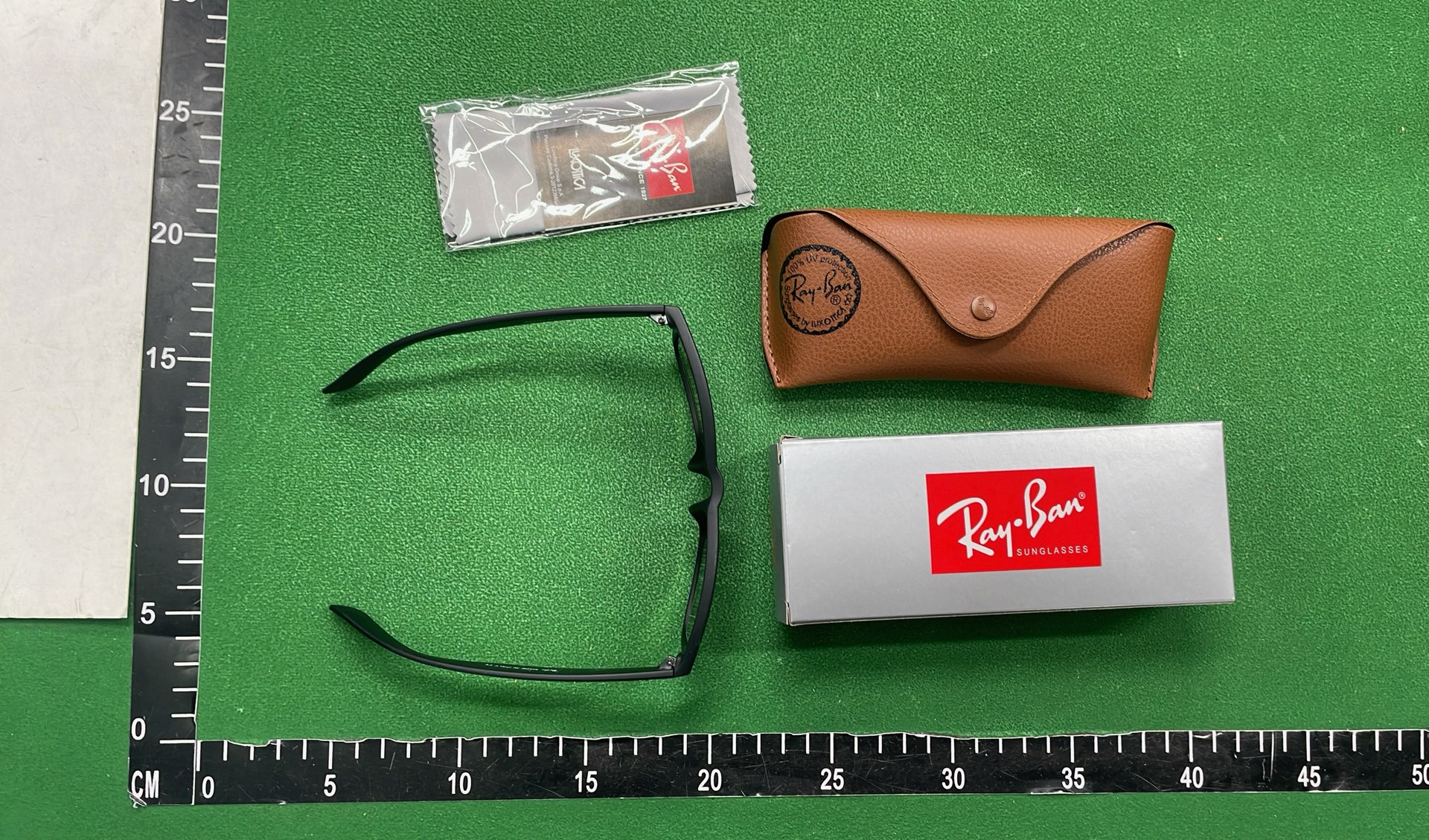 Ray-Ban Wayfarer Sunglasses Matte Black Classic Style