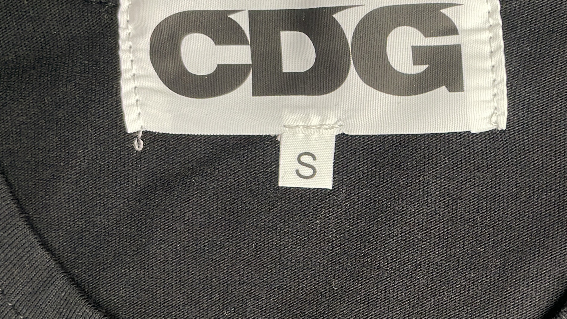 Comme des Gar&ccedil;ons Black T-Shirt with Logo Print