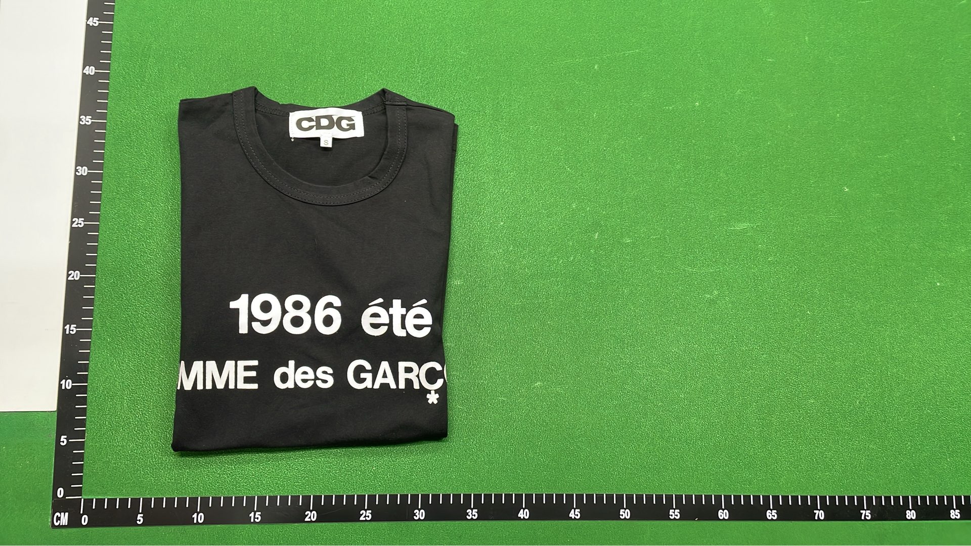 Comme des Gar&ccedil;ons Black T-Shirt with Logo Print