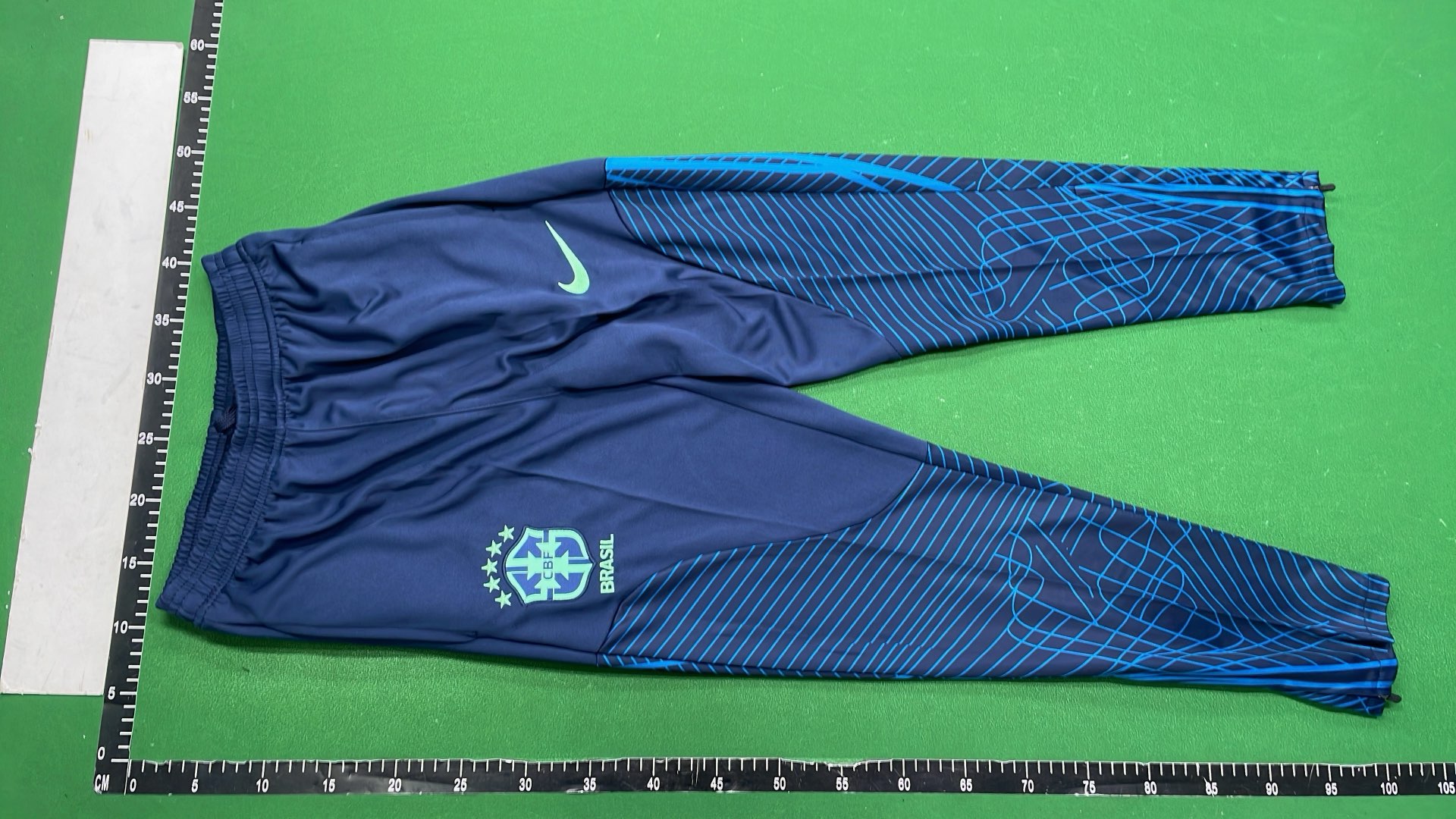 FC Bayern Munich Training Set White Black Red