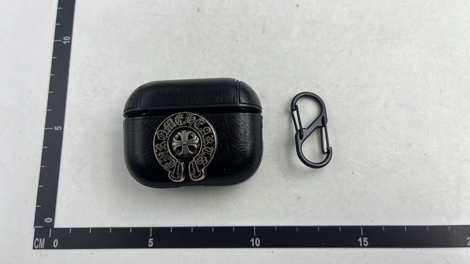Stylish Silver Chain Keychain with Cross Pendant for AirPods Case
