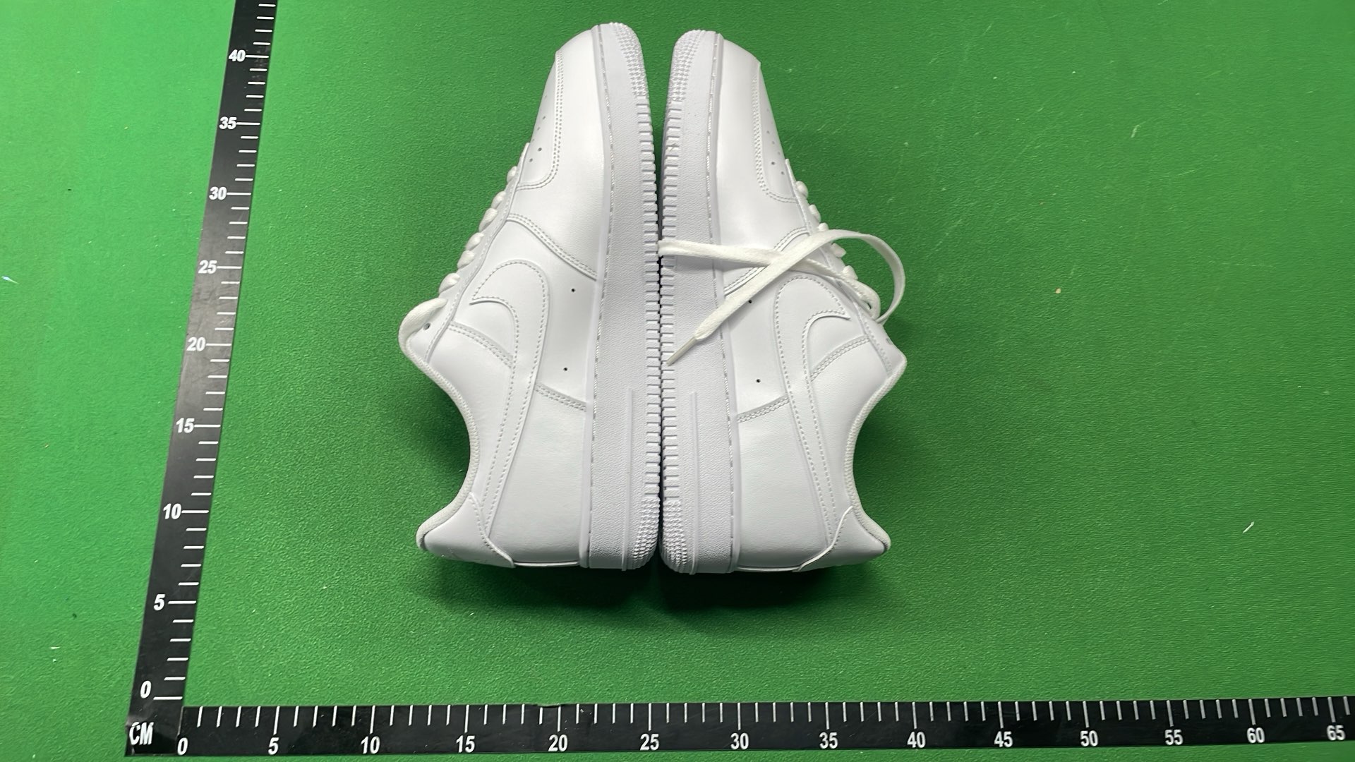 Nike Air Force 1 Low Supreme Collaboration Sneakers
