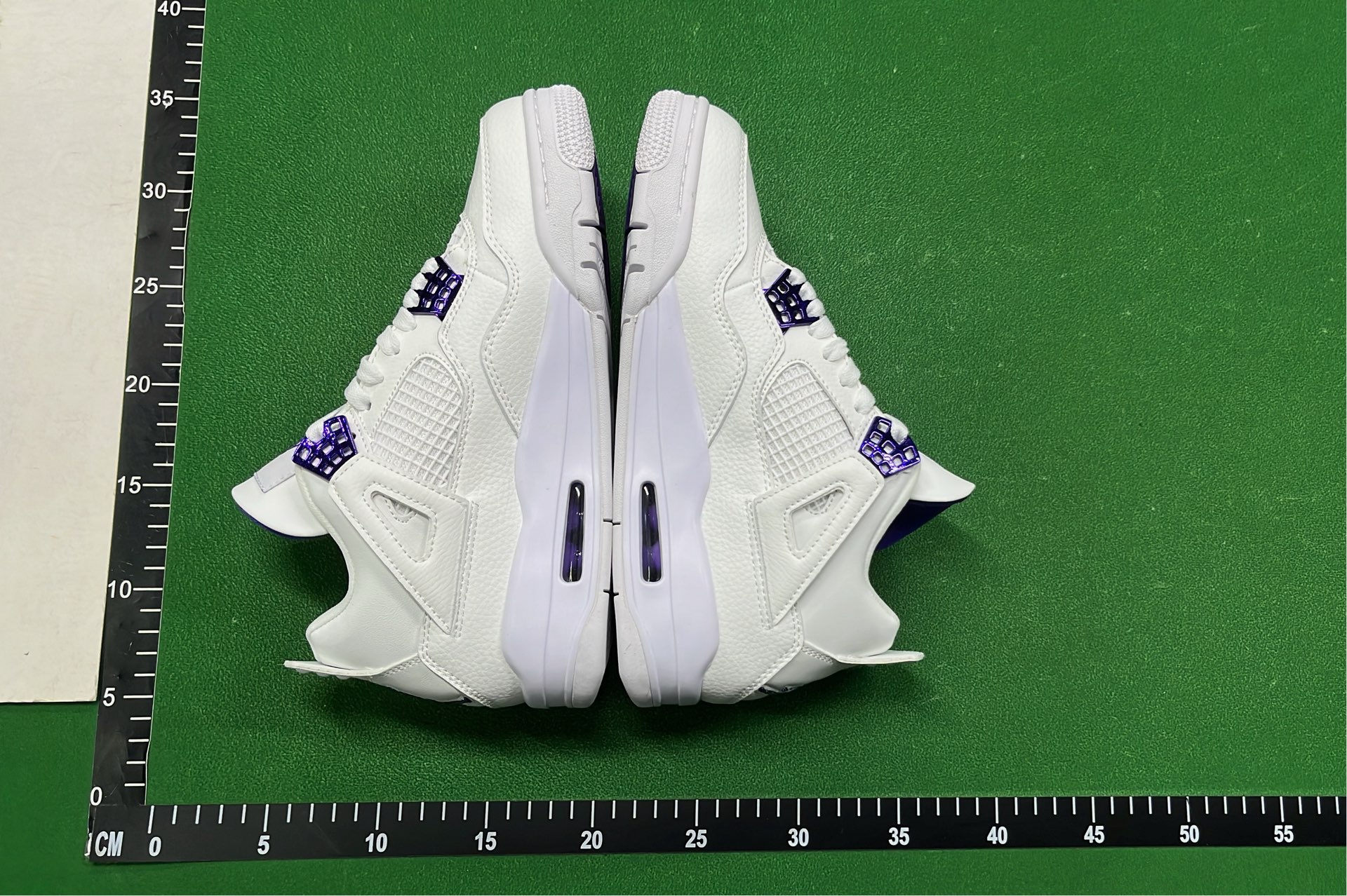 Air Jordan 4 Retro Sneakers - Classic Basketball Shoes
