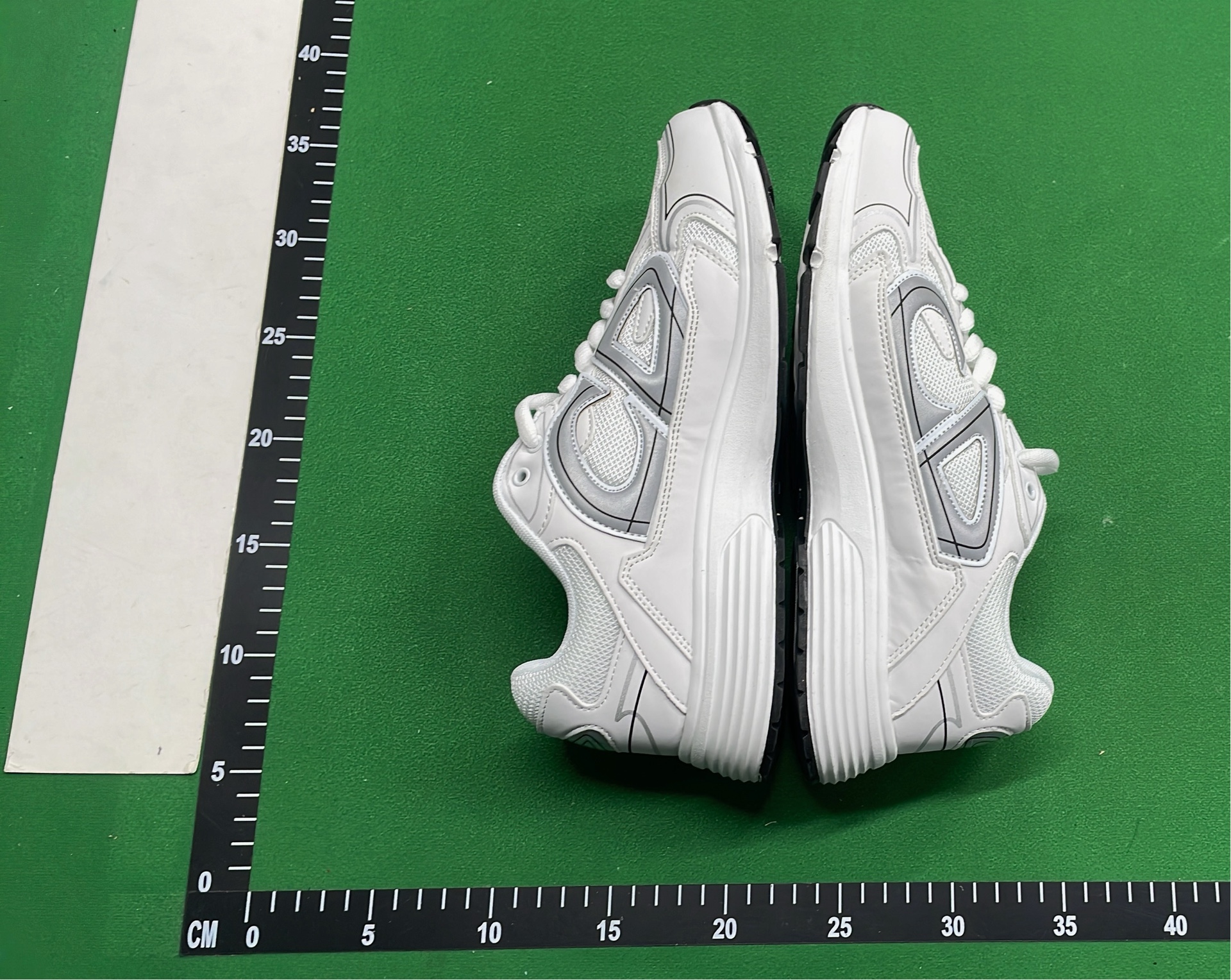 CD Brand Retro Sneakers for Men and Women - Fashionable Athletic Shoes