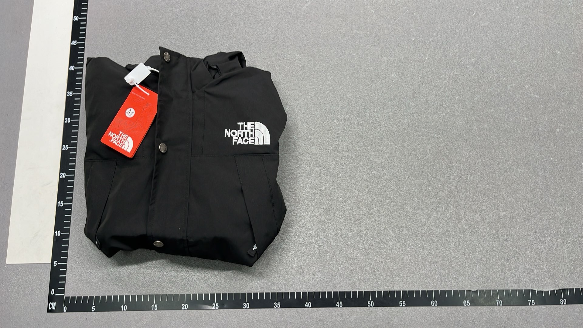 The North Face GORE-TEX Jacket - White and Black Outdoor Waterproof Coat