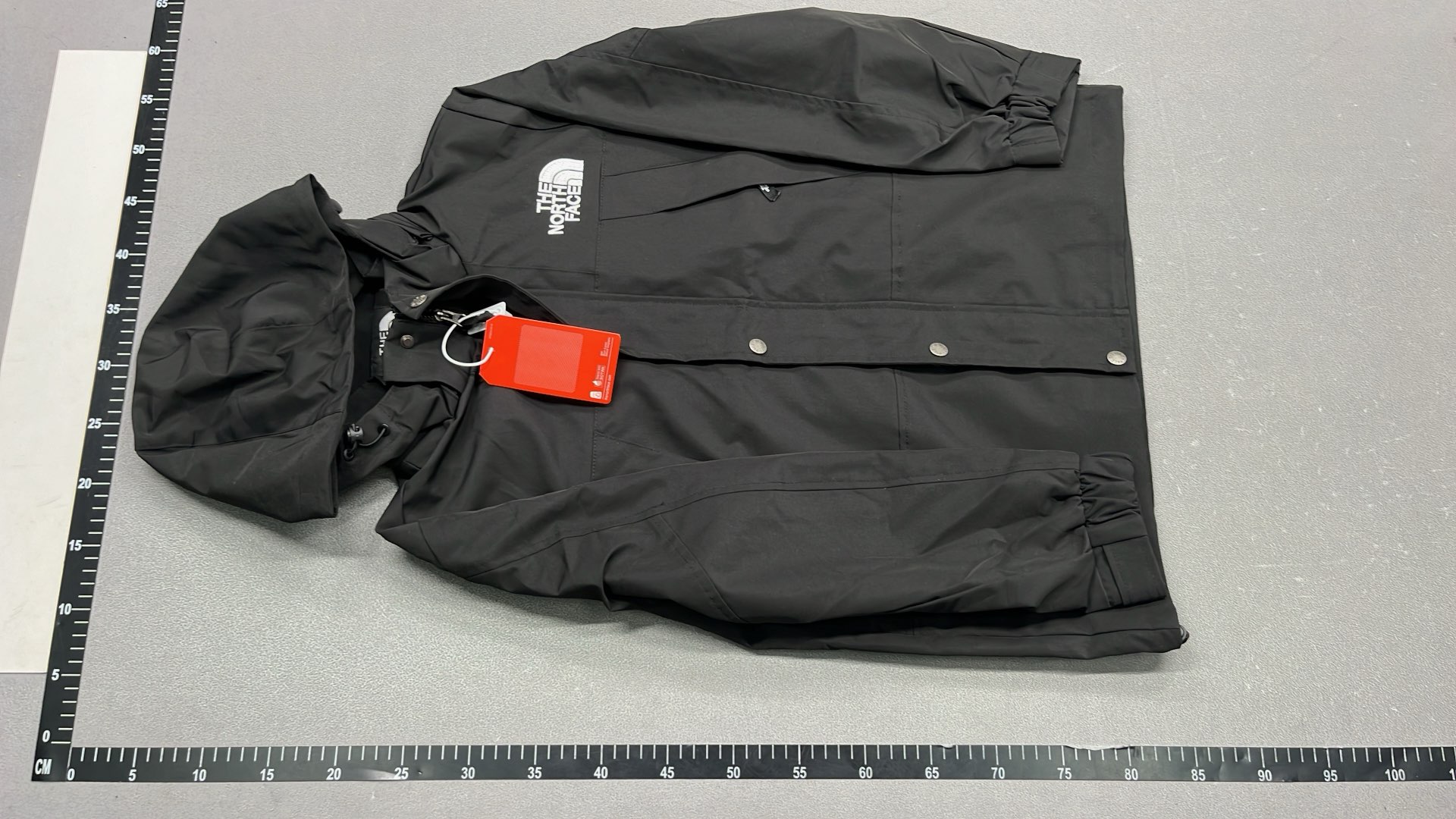 The North Face GORE-TEX Jacket - White and Black Outdoor Waterproof Coat
