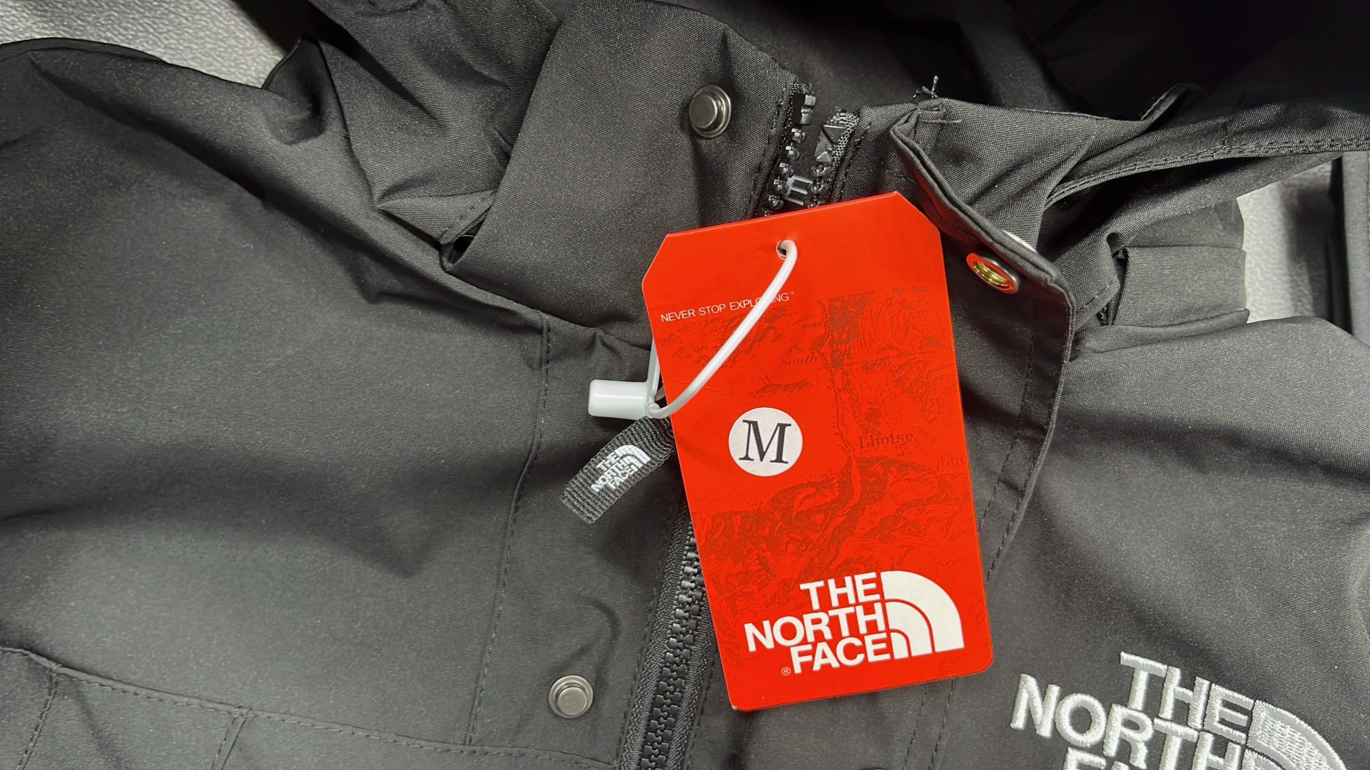 The North Face GORE-TEX Jacket - White and Black Outdoor Waterproof Coat