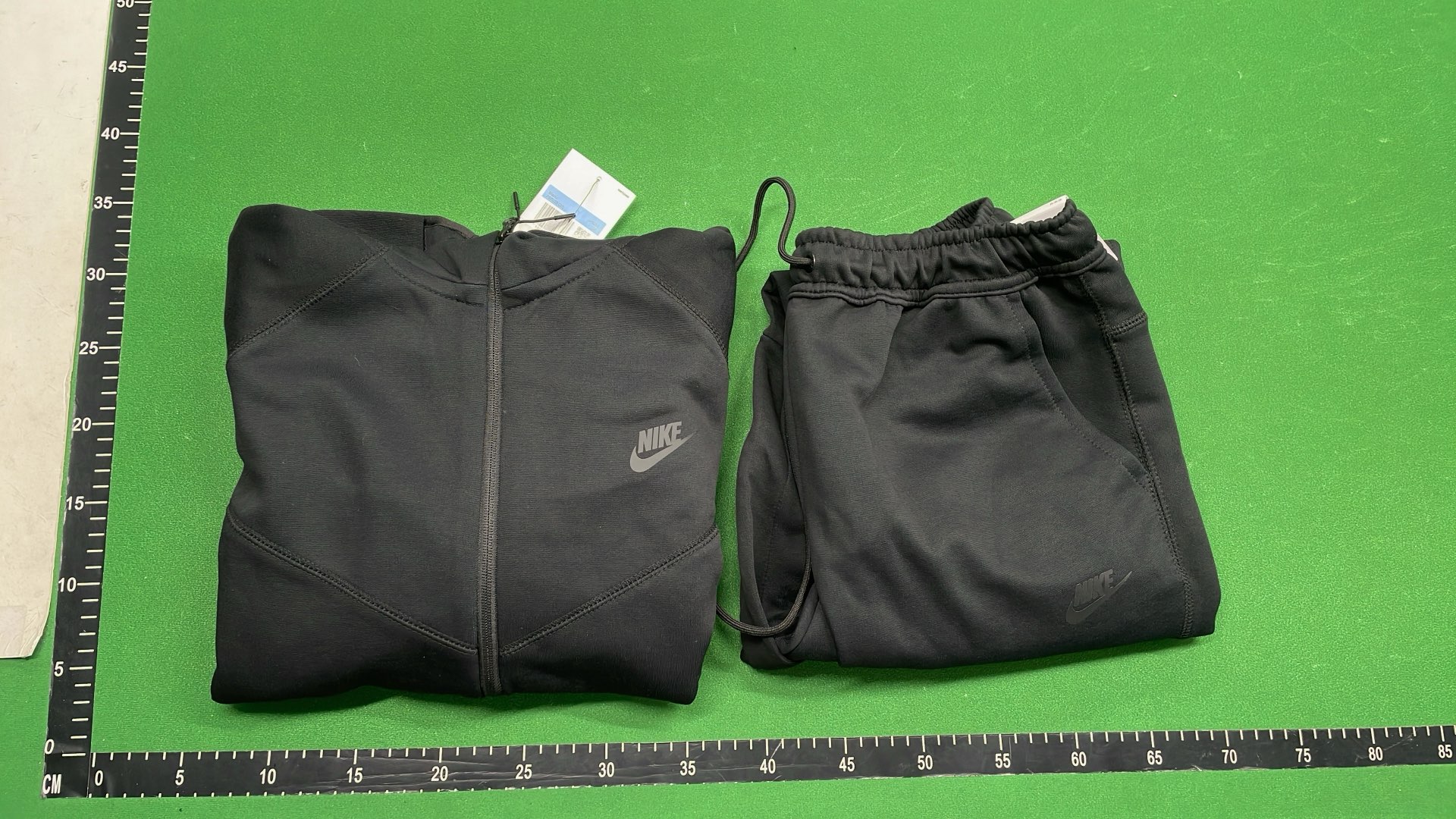 Nike Gray Hoodie and Jogger Set for Men - Comfortable Athletic Wear
