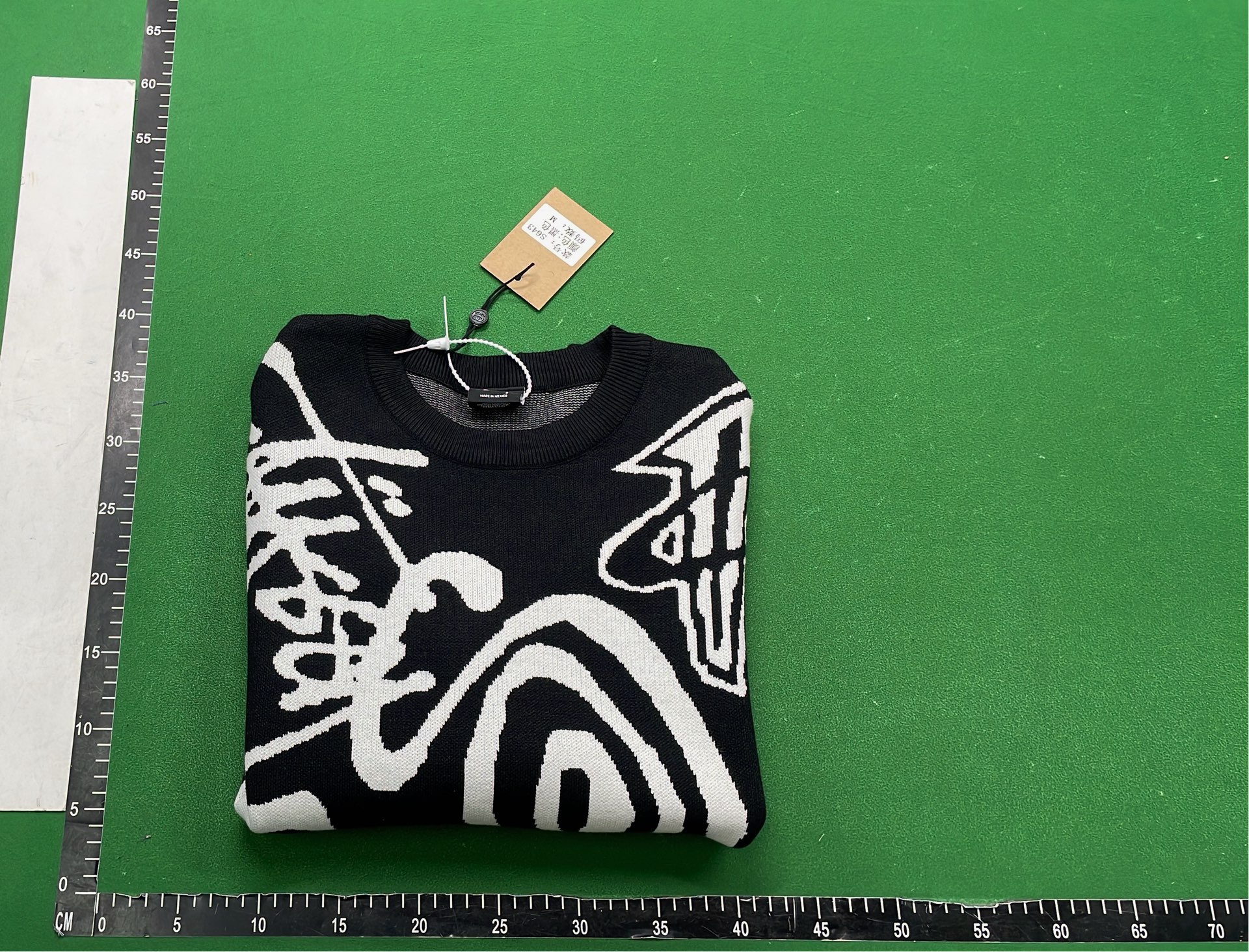 Z.Cash Knit Sweater with Graphic Design - Black and White Edition