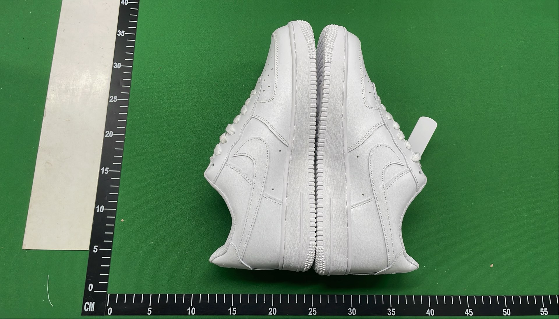 Nike Air Force 1 Low White Black Supreme Edition