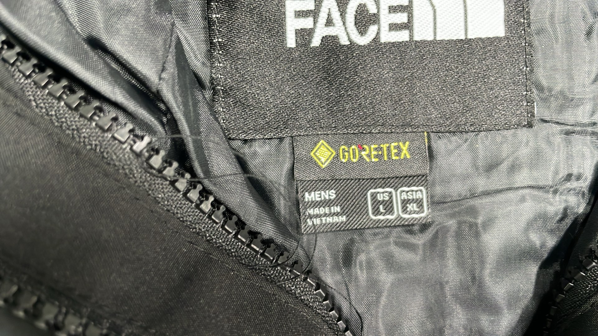 The North Face Men's Snow Jacket - Waterproof Outdoor Winter Coat