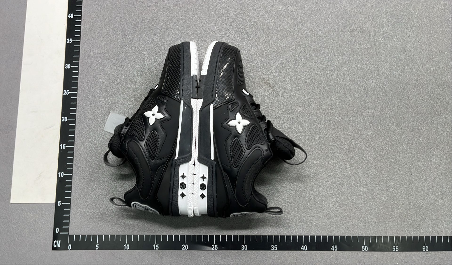 LV White Monogram Sneakers for Men Women
