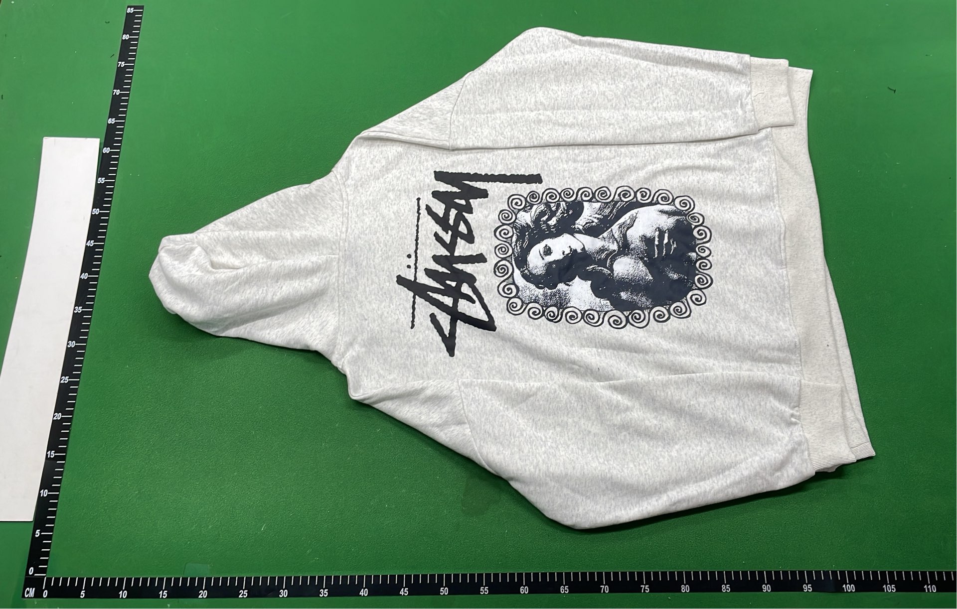 Stussy x Marvel联名款白色连帽衫