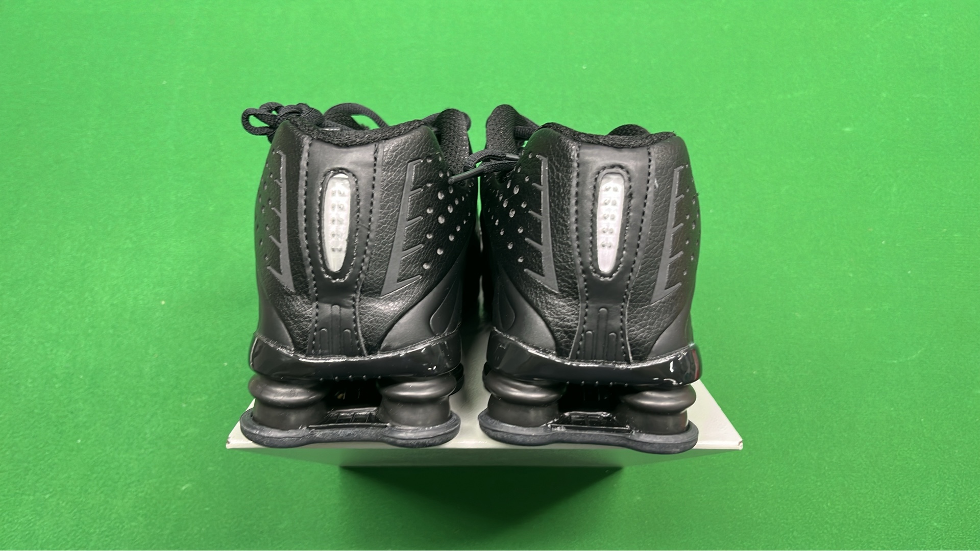 Nike Shox Series Running Shoes - Comfortable Cushioning for Men and Women