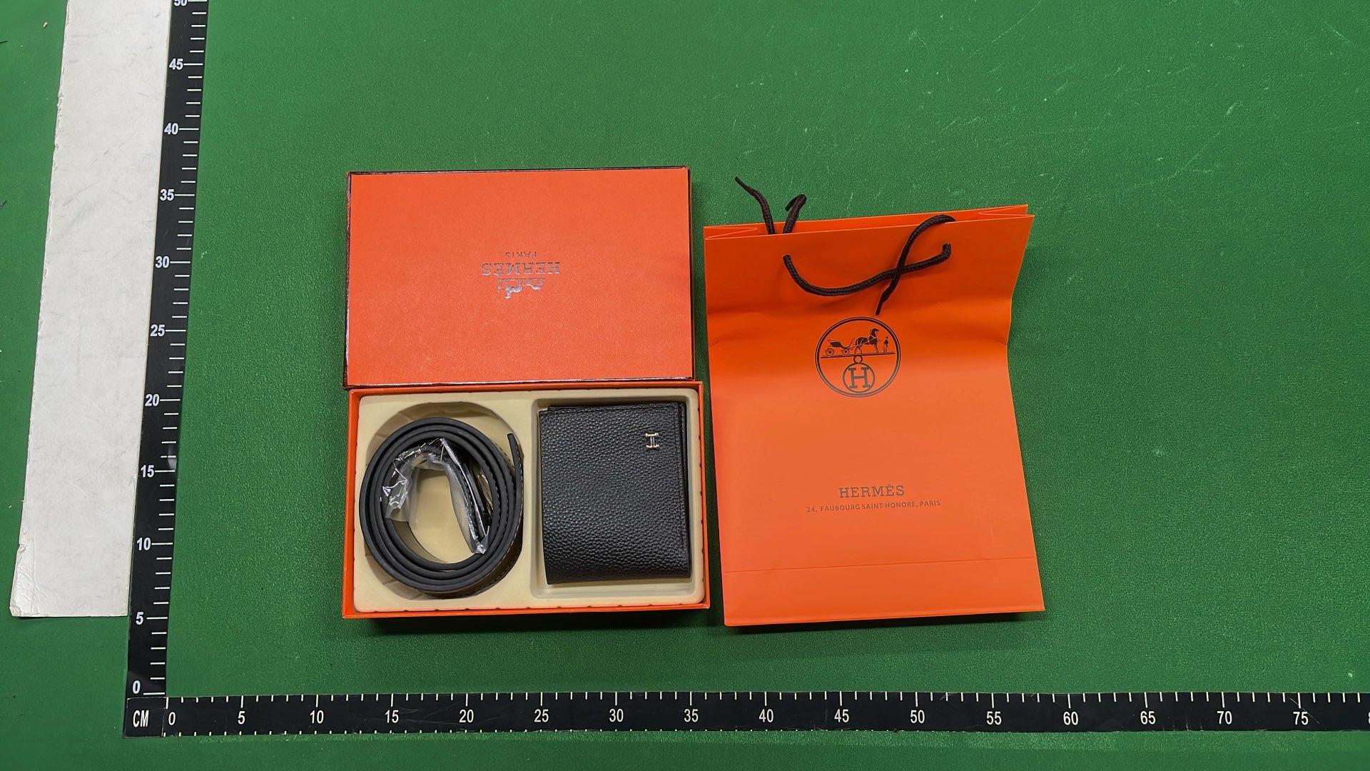 Herm&egrave;s Black Leather T-Buckle Belt with Orange Box