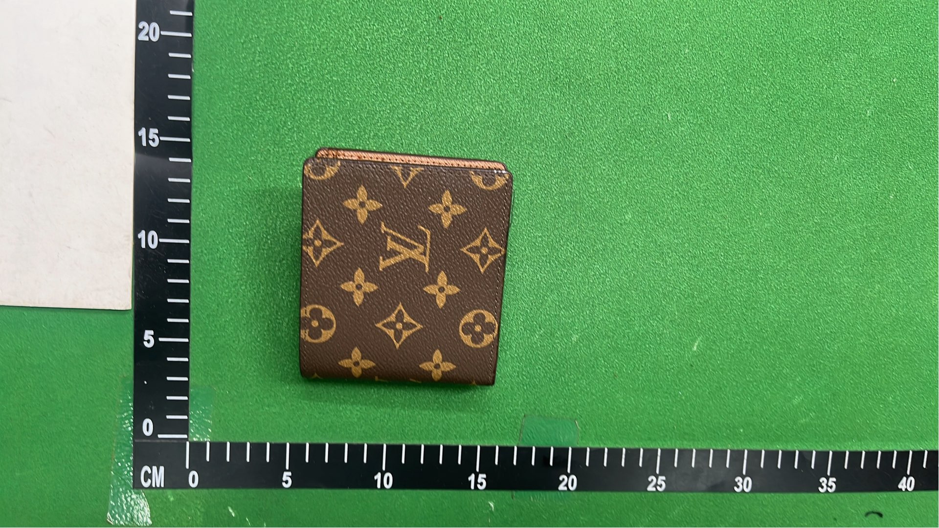 Louis Vuitton Men's Wallets - Damier and Monogram Patterns