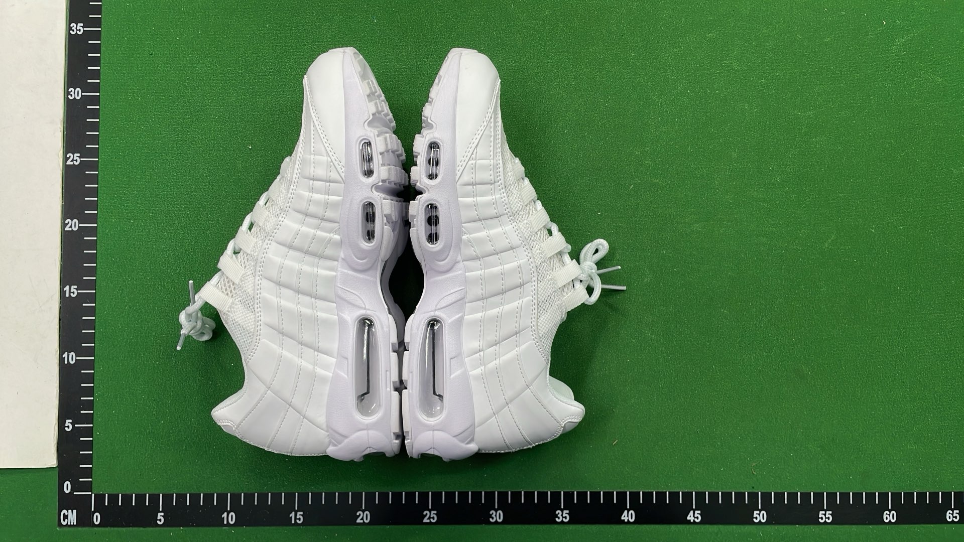 Nike Air Max 95 Sneakers - Classic Running Shoes for Men and Women