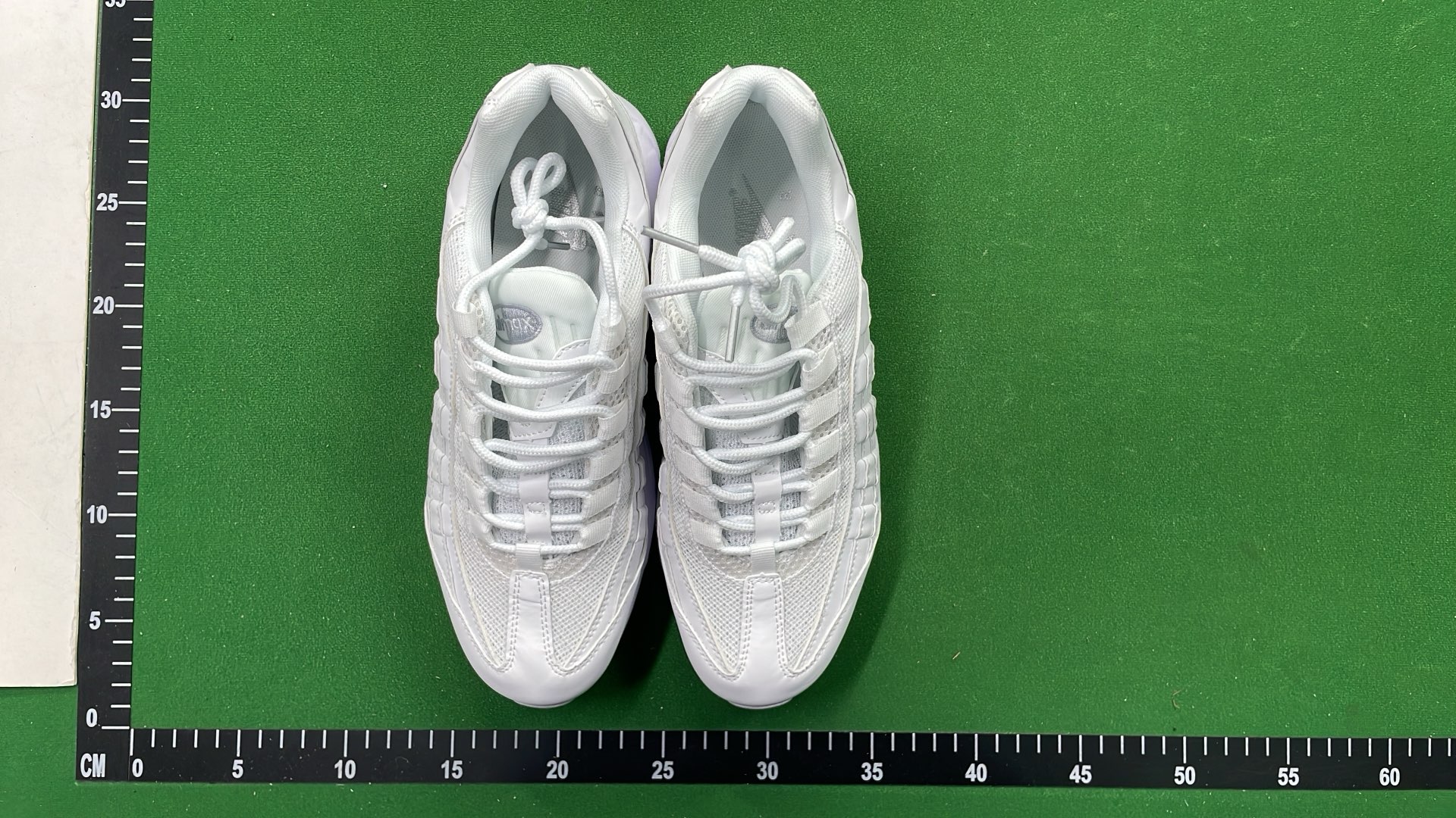 Nike Air Max 95 Sneakers - Classic Running Shoes for Men and Women