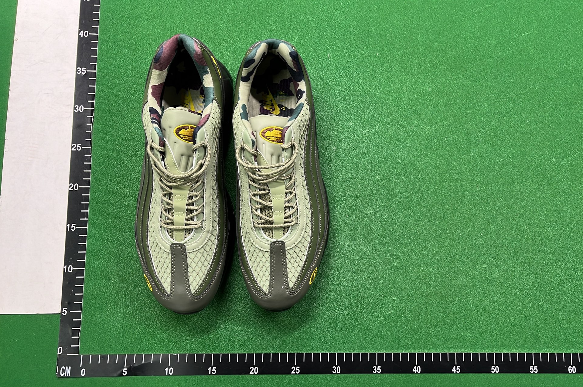 Nike Air Max 95 Sneakers - Classic Running Shoes for Men and Women