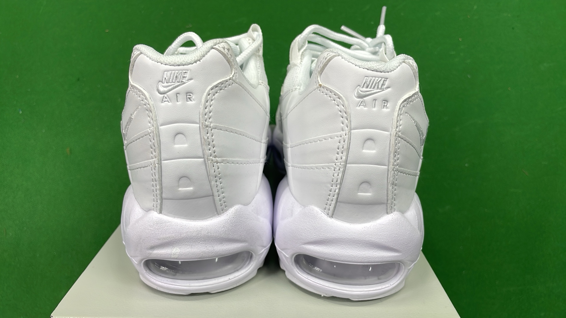 Nike Air Max 95 Sneakers - Classic Running Shoes for Men and Women