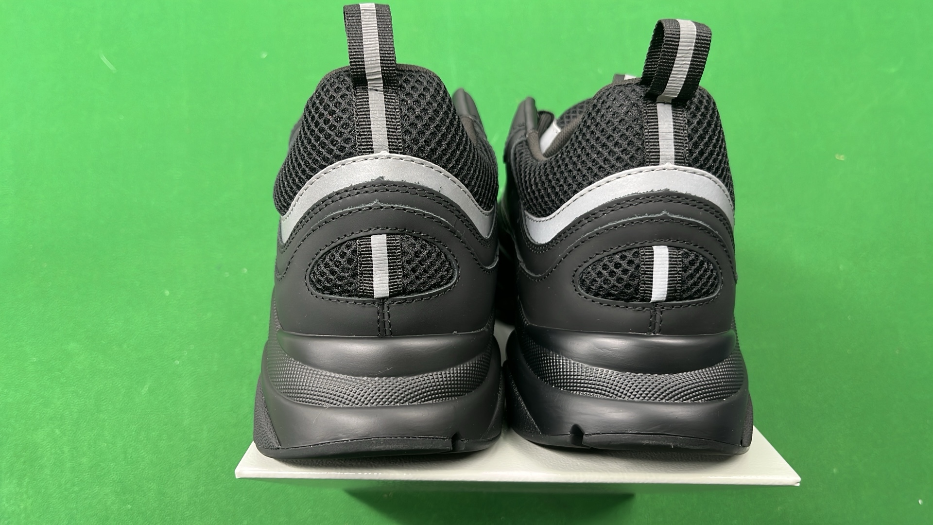 1:1 Batch DIOR B22 Shoes-1  in the Best OopBuy Spreadsheet QC photos