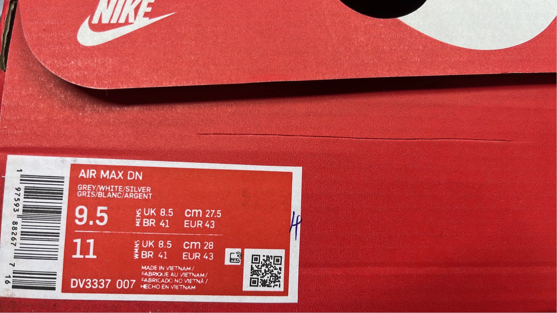 Nike Air Max 270 React Sneakers - Black and Pink