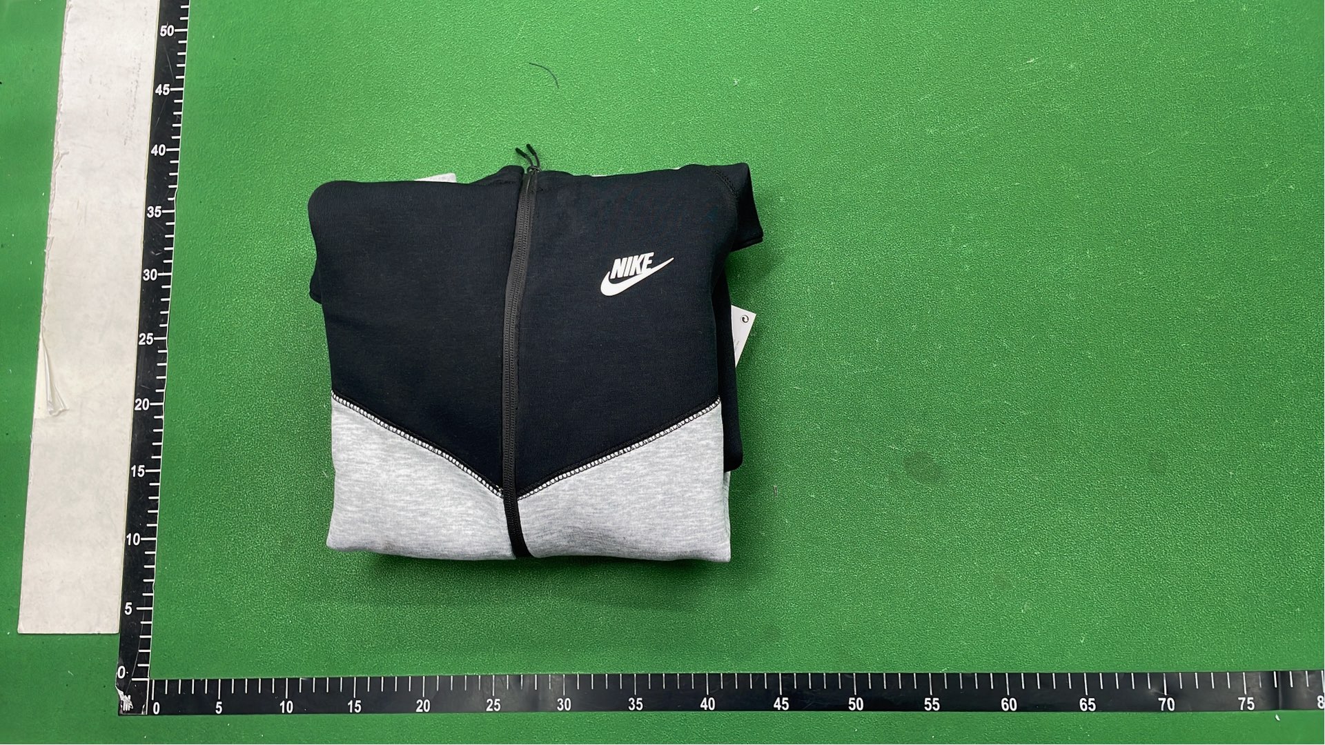 Men's Lightweight Zip-Up Hoodie for Casual Wear
