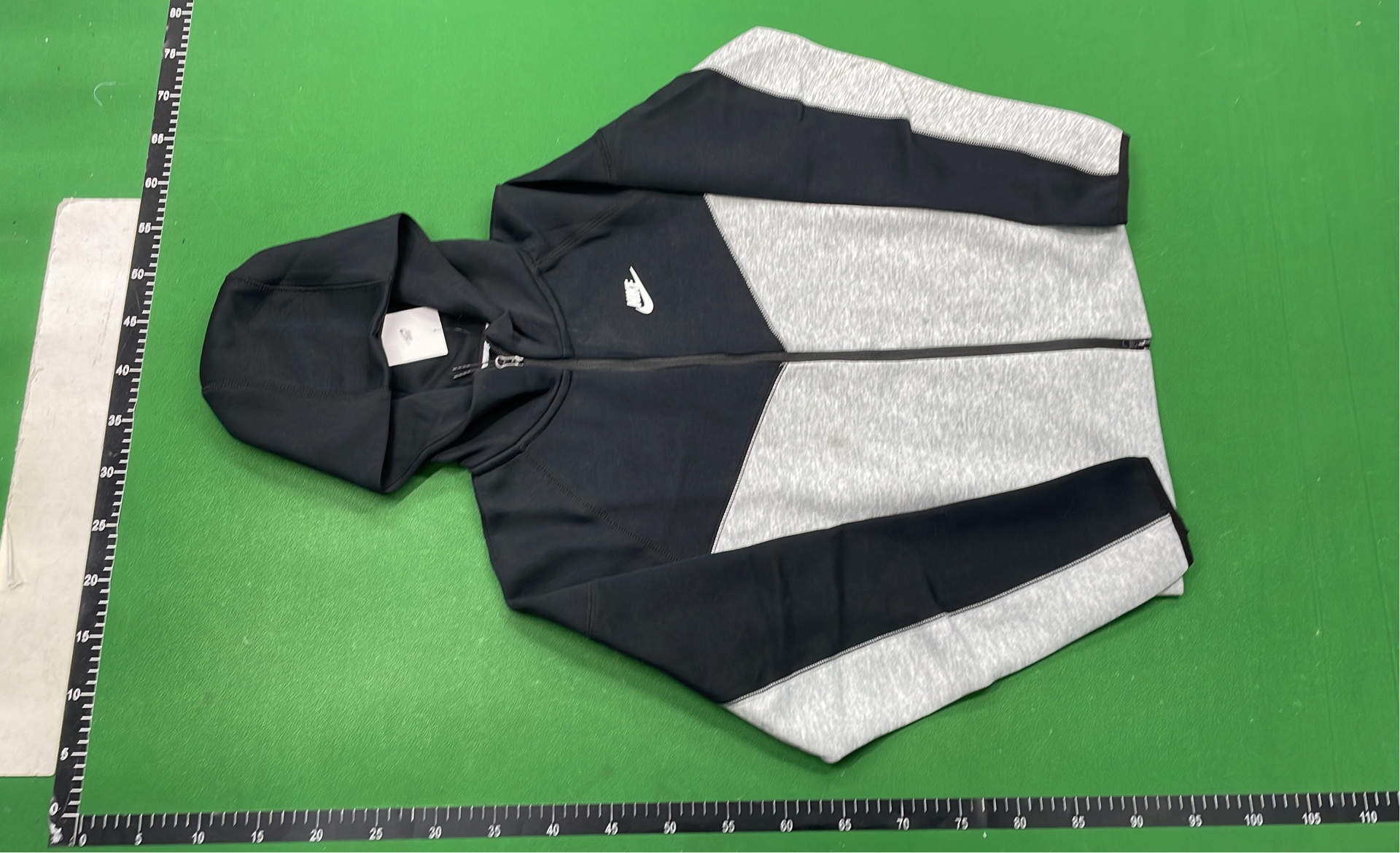 Men's Lightweight Zip-Up Hoodie for Casual Wear