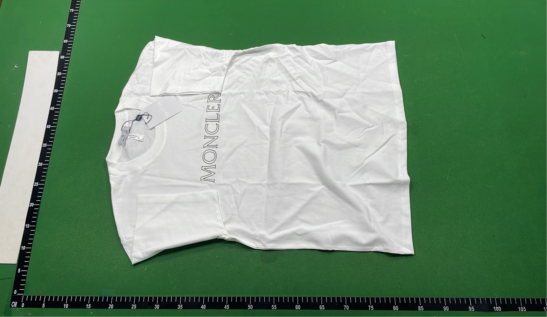 Gucci Logo T-Shirt for Men and Women
