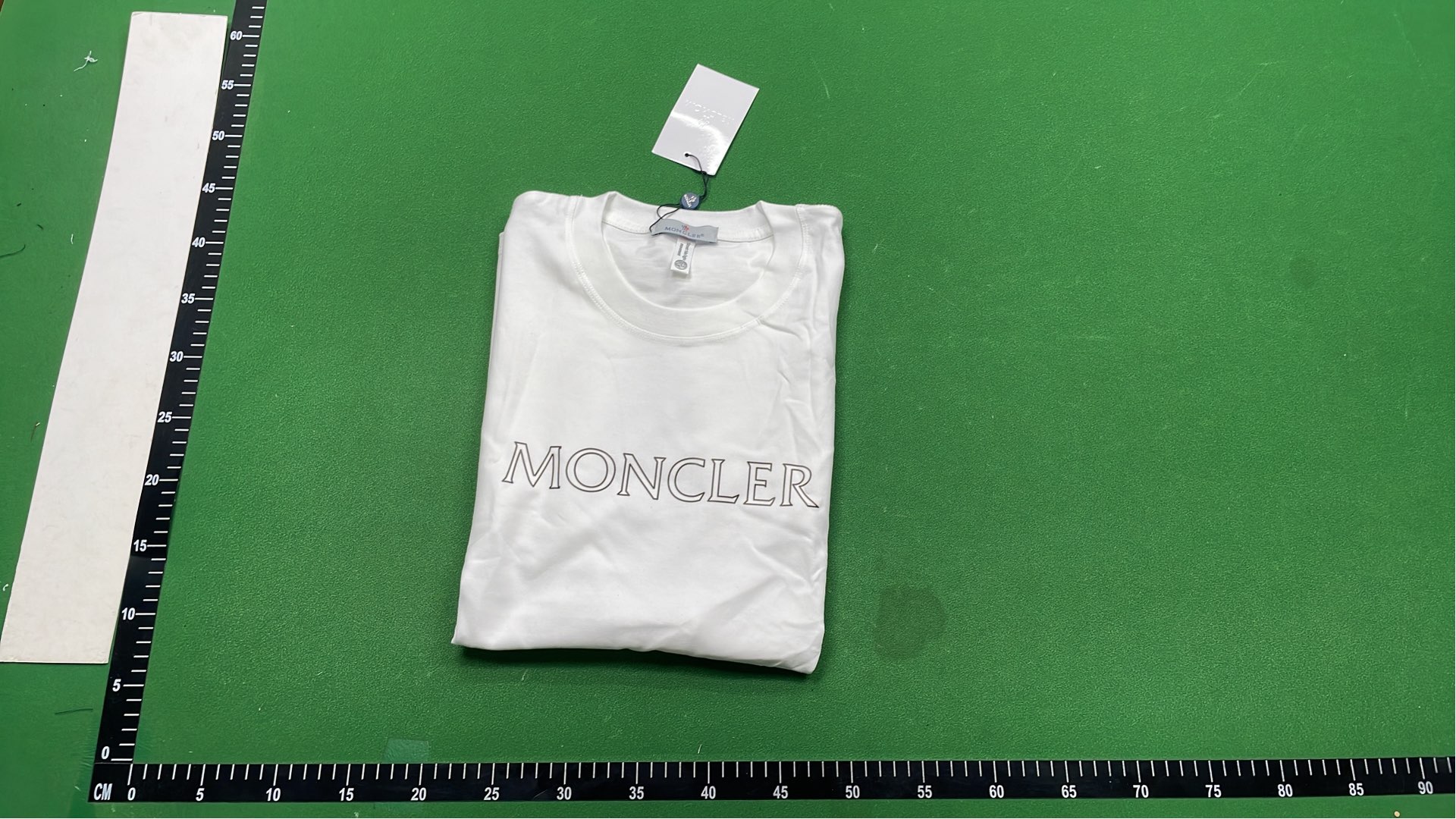 Gucci Logo T-Shirt for Men and Women