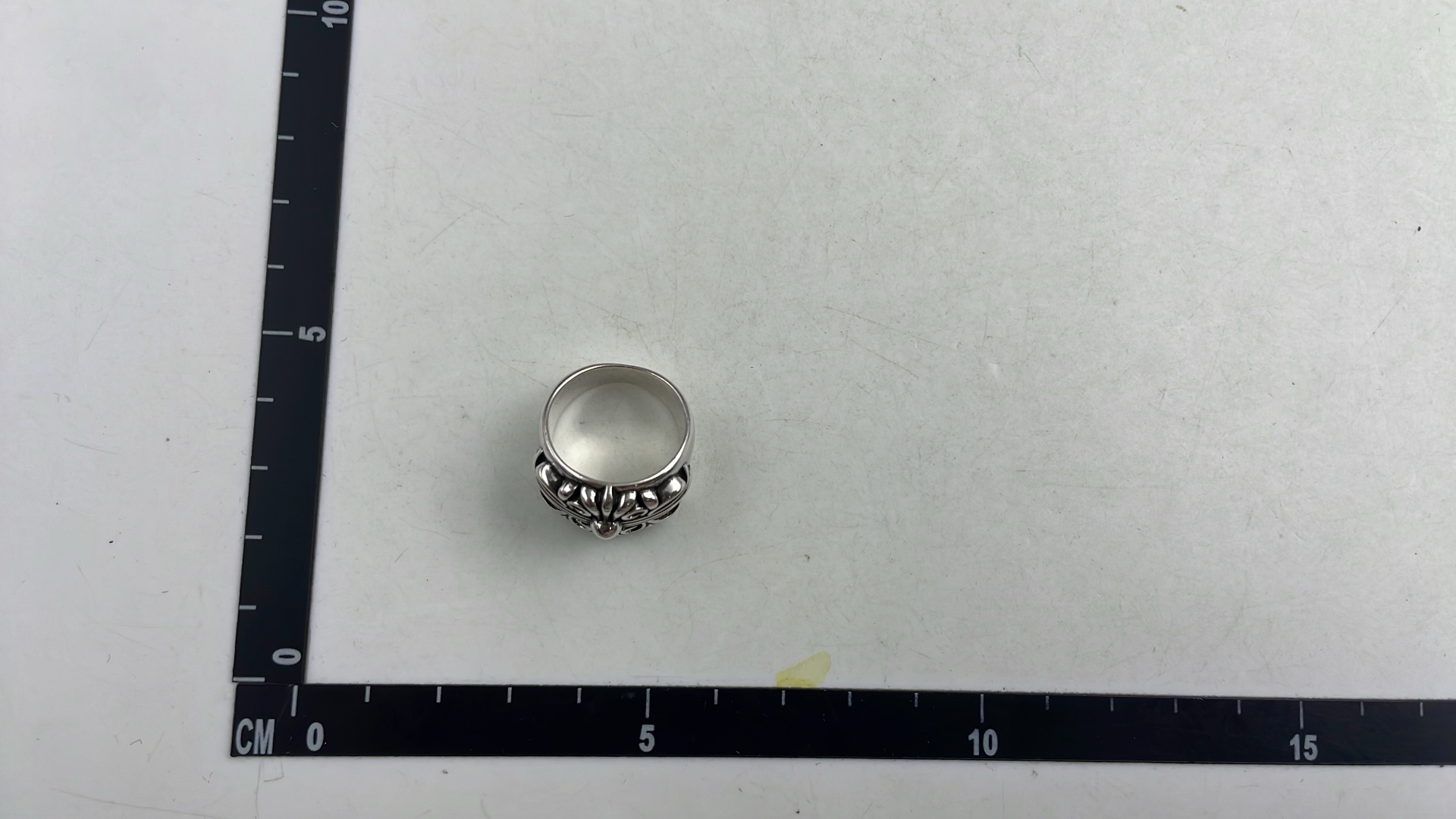 Vintage Silver Floral Ring with Engraved Band