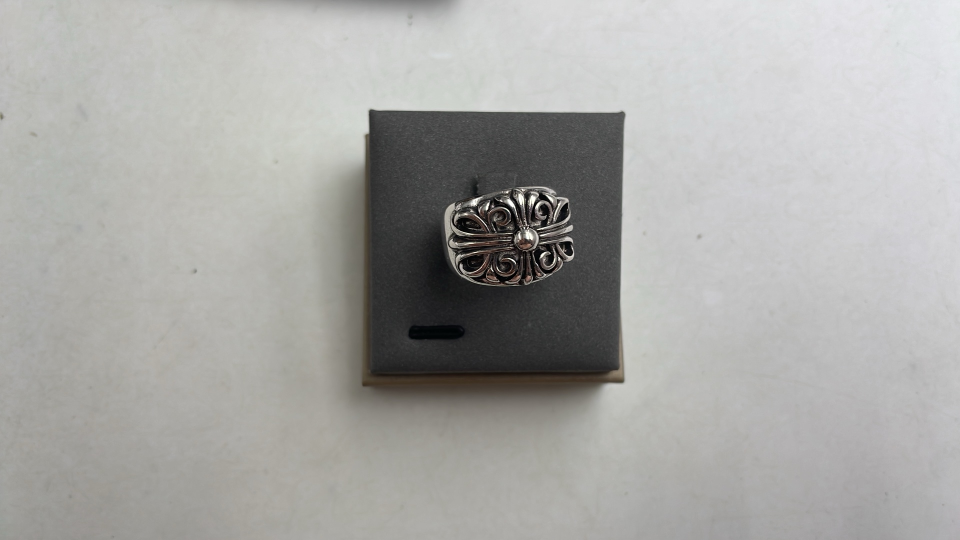 Vintage Silver Floral Ring with Engraved Band