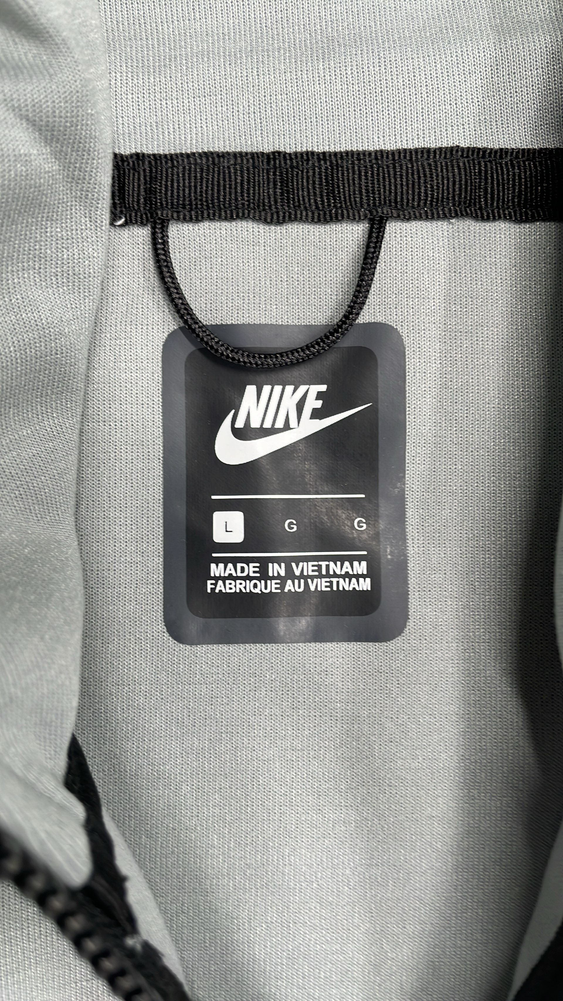 Nike Gray Hoodie and Jogger Set for Men - Comfortable Athletic Wear